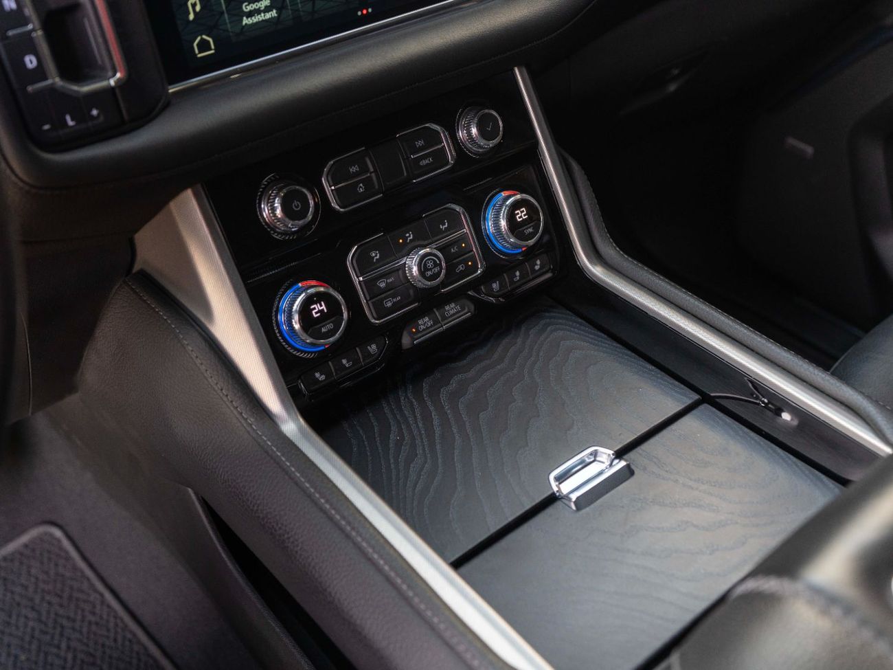 جي أم سي يوكون Denali 6.2L (8 Seater)