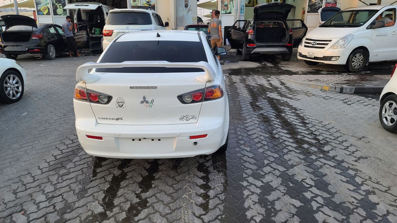 Mitsubishi Lancer خليجي