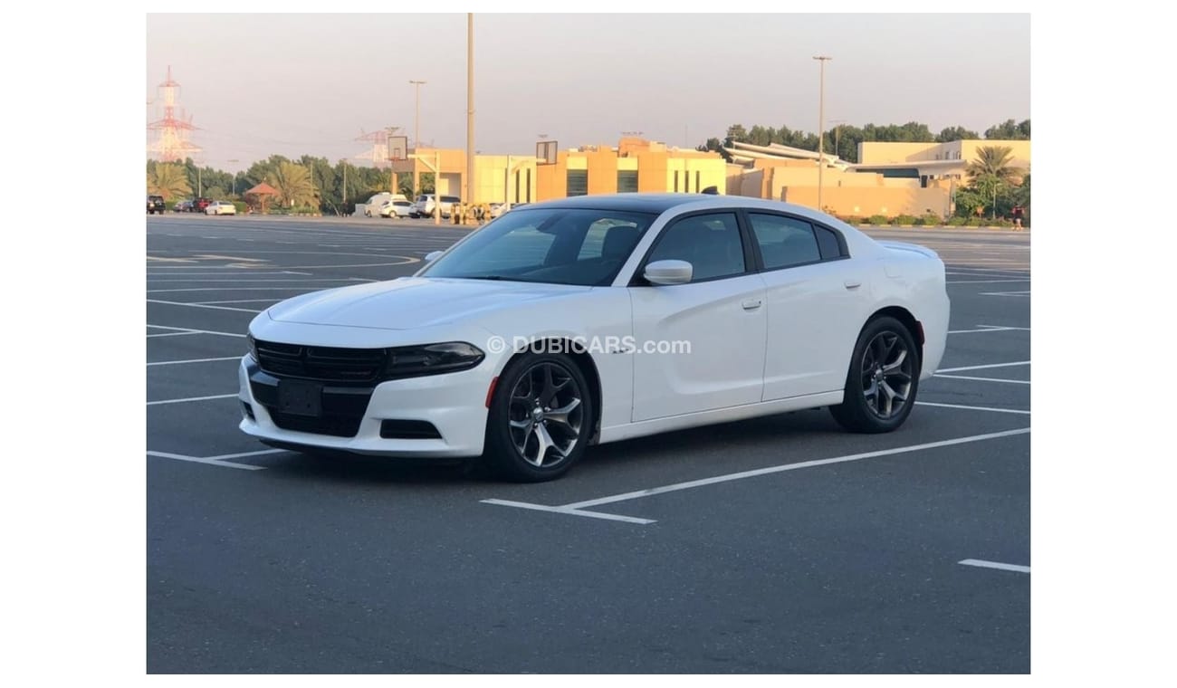 دودج تشارجر R/T رود تراك موديل 2016 السياره حاله ممتازه من الداخل والخارج كراسي جلد ومثبت سرعه وتحكم كهربي كامل 