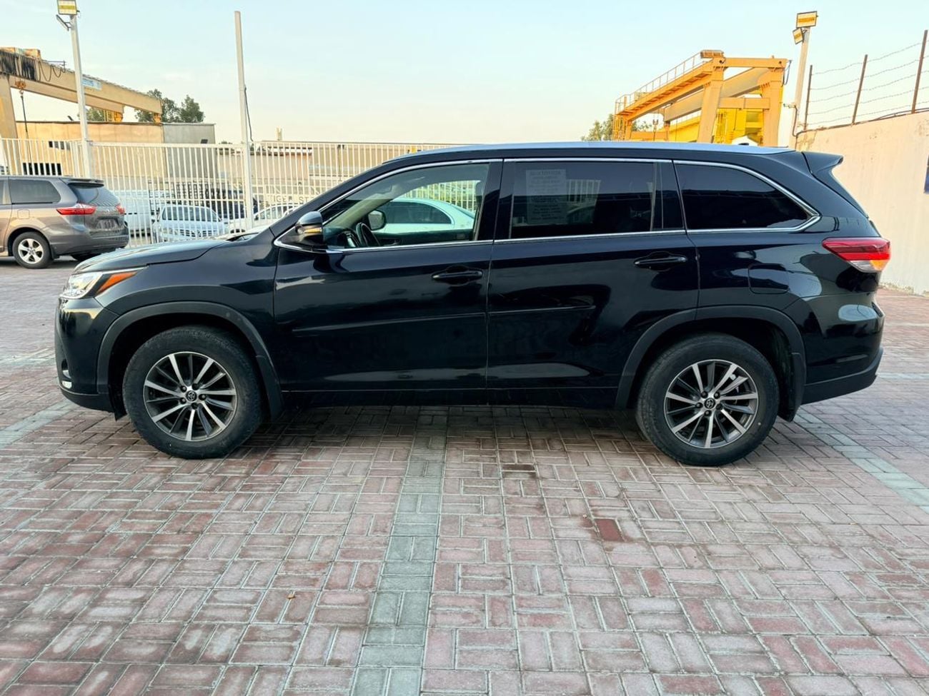 Toyota Highlander 2018 TOYOTA HIGHLANDER XLE 4X4 AWD FULL OPTION  READY Black