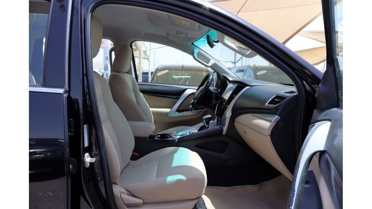 Mitsubishi Montero GLX ACCIDENTS FREE - GCC - ENGINE 3000 CC - PERFECT CONDITION INSIDE OUT