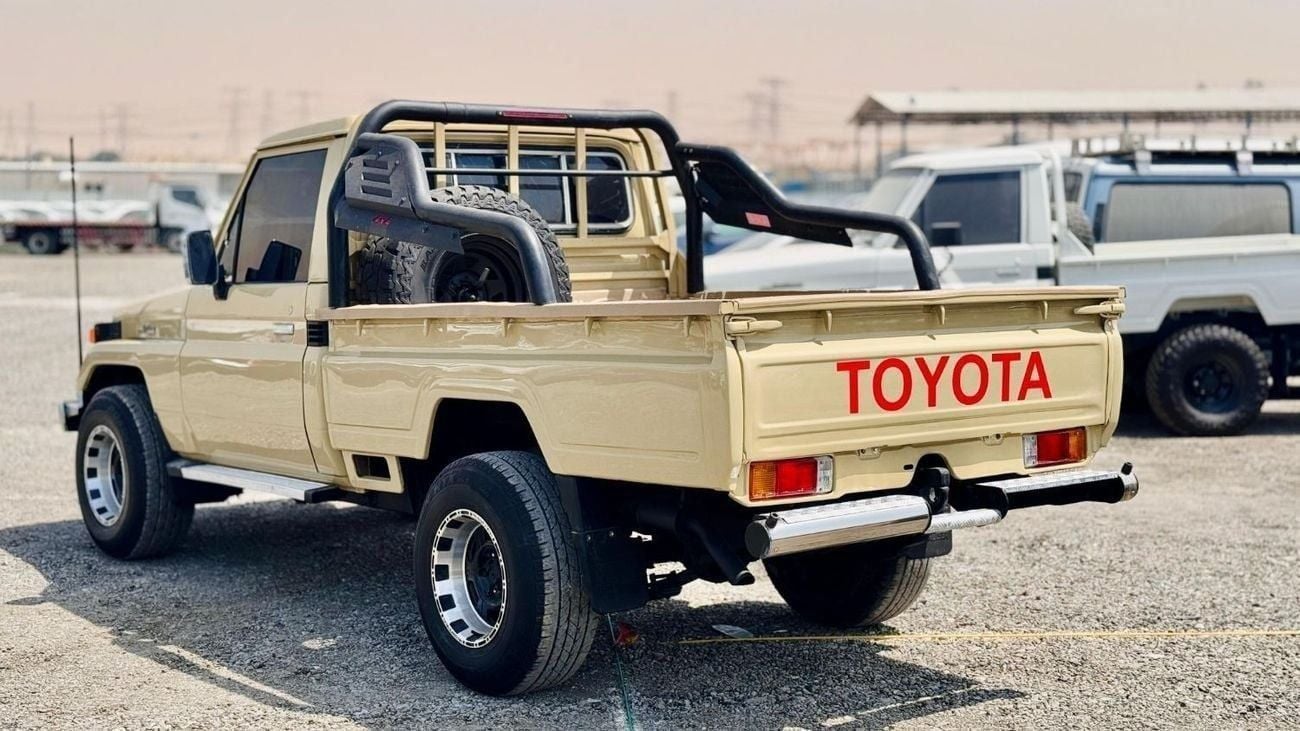 Toyota Land Cruiser Pick Up SINGLE CABIN | MANUAL TRANSMISSION | LHD | 4.5L PETROL ENGINE | 1995 | 4 X 4 | SPORTS BAR