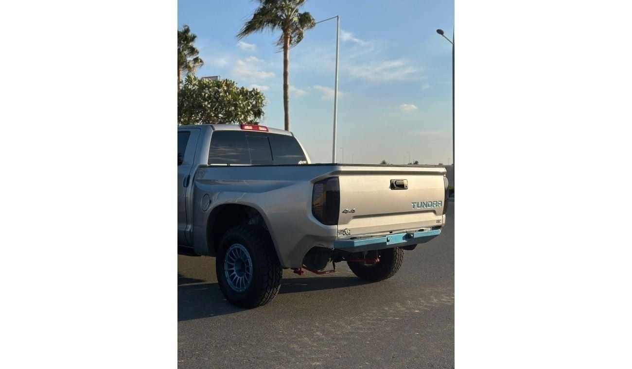 Toyota Tundra Crewmax SR5 5.7L