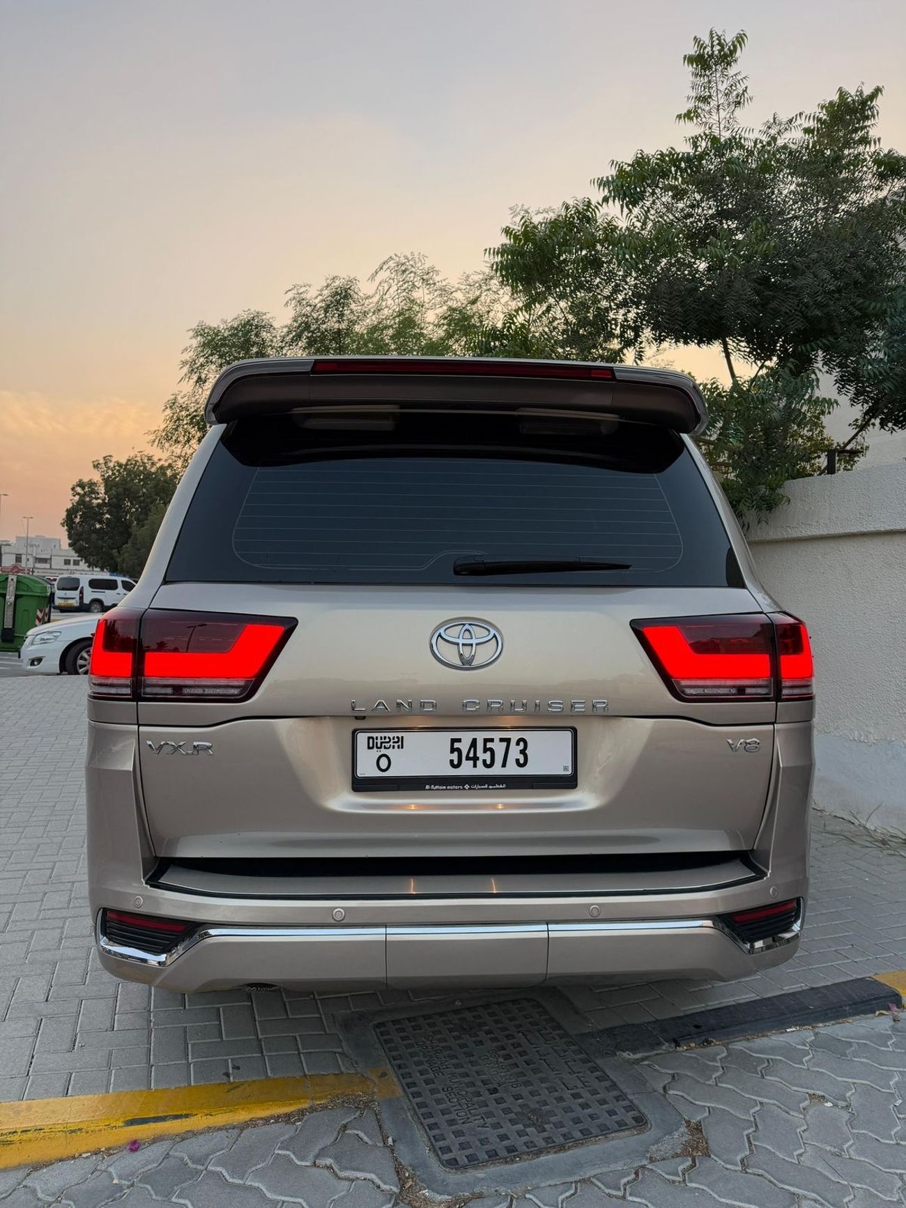 تويوتا لاند كروزر VXR 5.7L AWD
