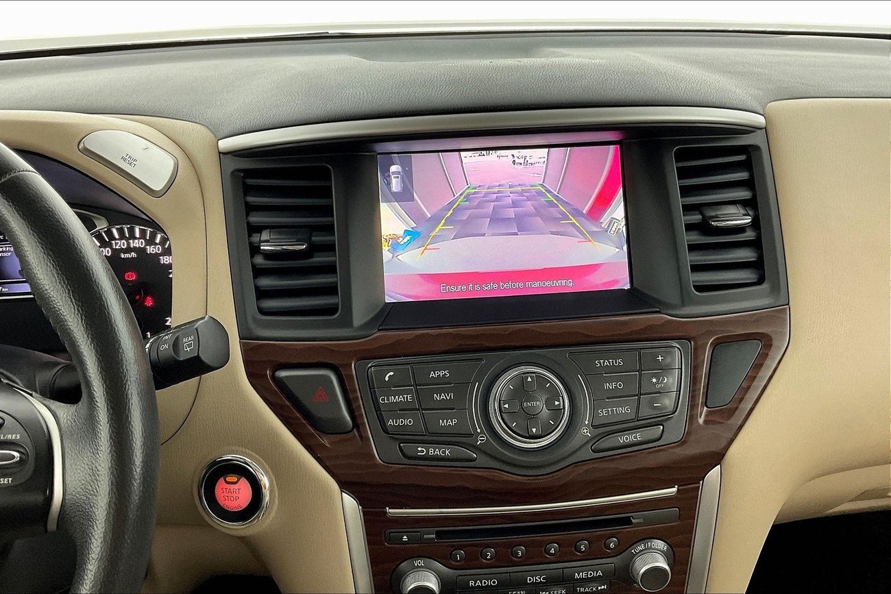 Nissan Pathfinder SV