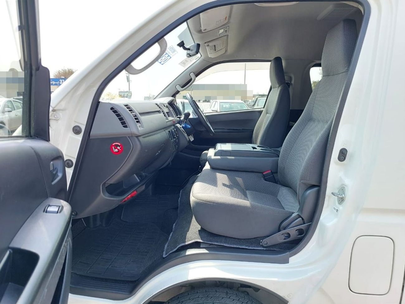 Toyota Hiace TOYOTA HIACE COMMUTER VAN 2013 RHD 3.0 L DIESEL AUTOMATIC (PM63050)