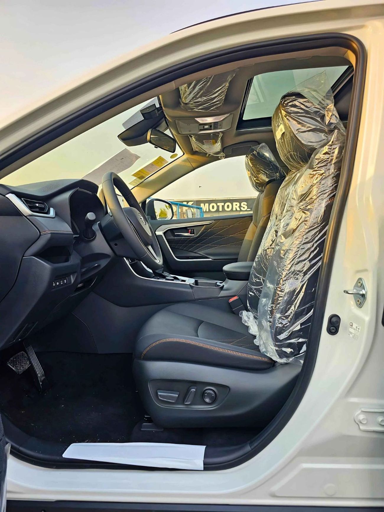 تويوتا راف ٤ HYBRID/ELITE PLUS E-CVT/2.5L V4 4WD/PANORAMIC ROOF, POWER SEATS (CODE # RHEP4)