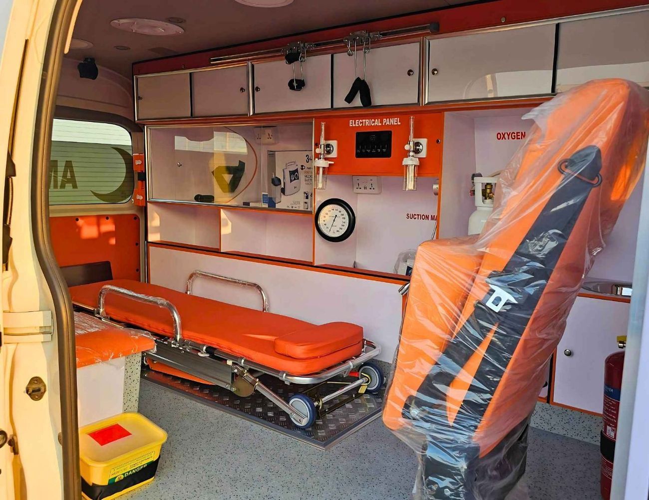 Toyota Hiace 3.5L DX HIGHROOF / V6 PETROL, A/T, EMERGENCY MEDICAL AMBULANCE / CODE#AMBULANCE