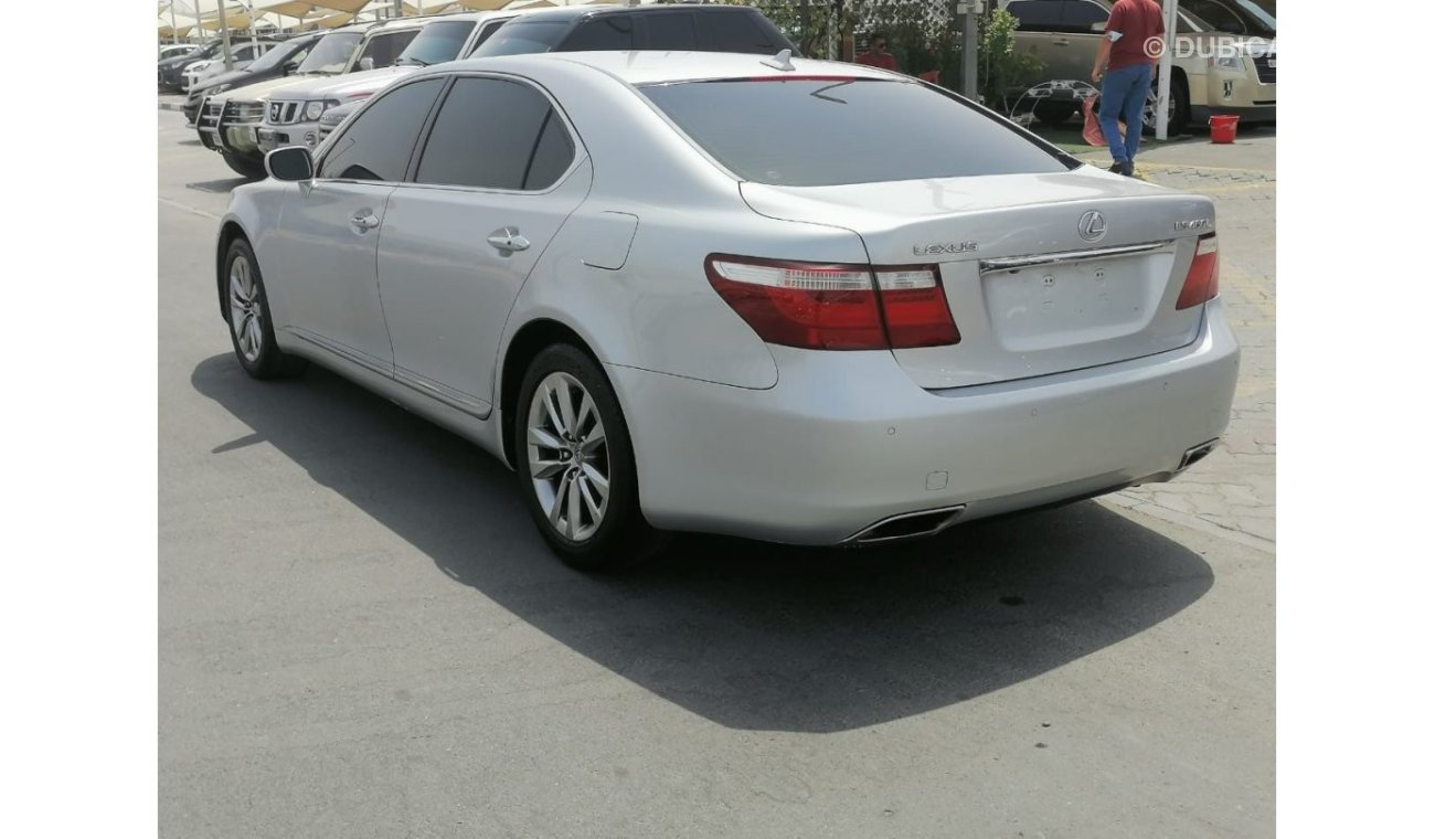 لكزس LS 460 ‏لكزس ال أس 460 ‏موديل 2007 نظيفة جدا السيارة