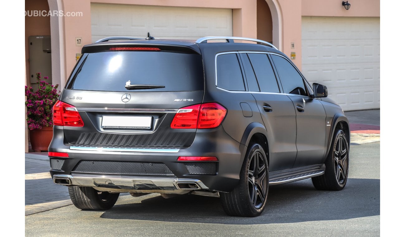 Mercedes-Benz GL 500 2015 GCC under Warranty with Zero Down-Payment.