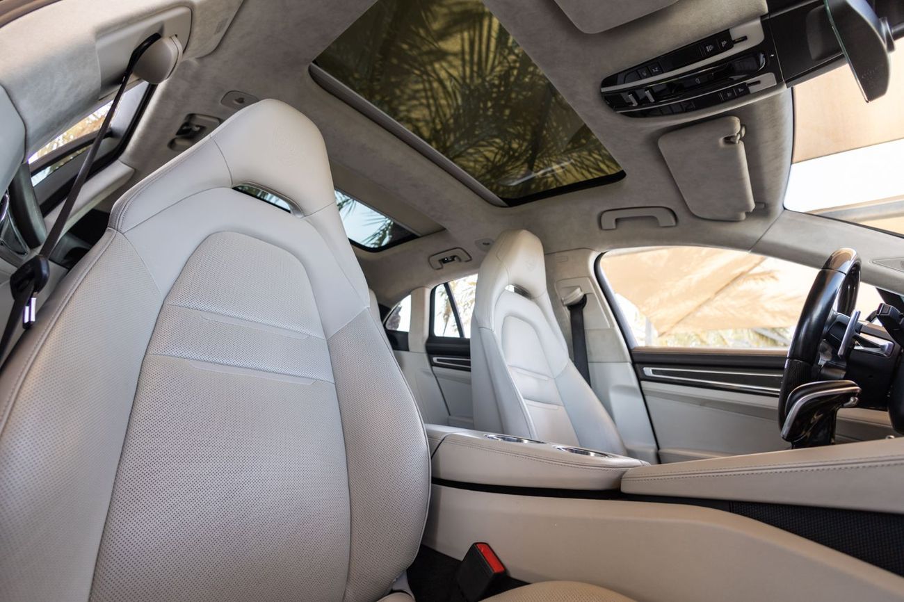 Porsche Panamera Turbo Sport Turismo 4.0L RWD