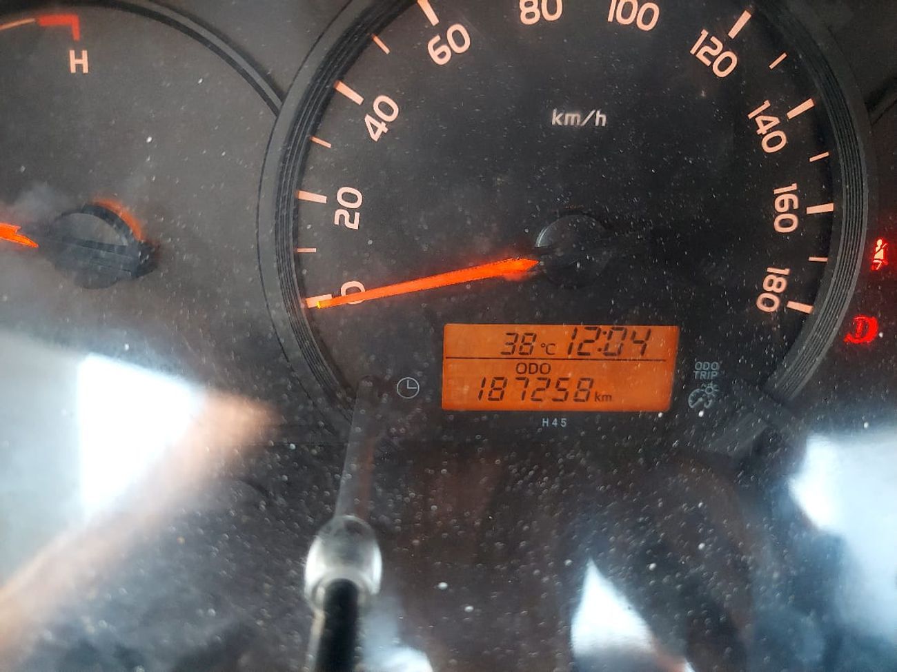 Toyota Hiace 2.7L PETROL HIGHROOF 13 SEATER MANUAL TRANSMISSION