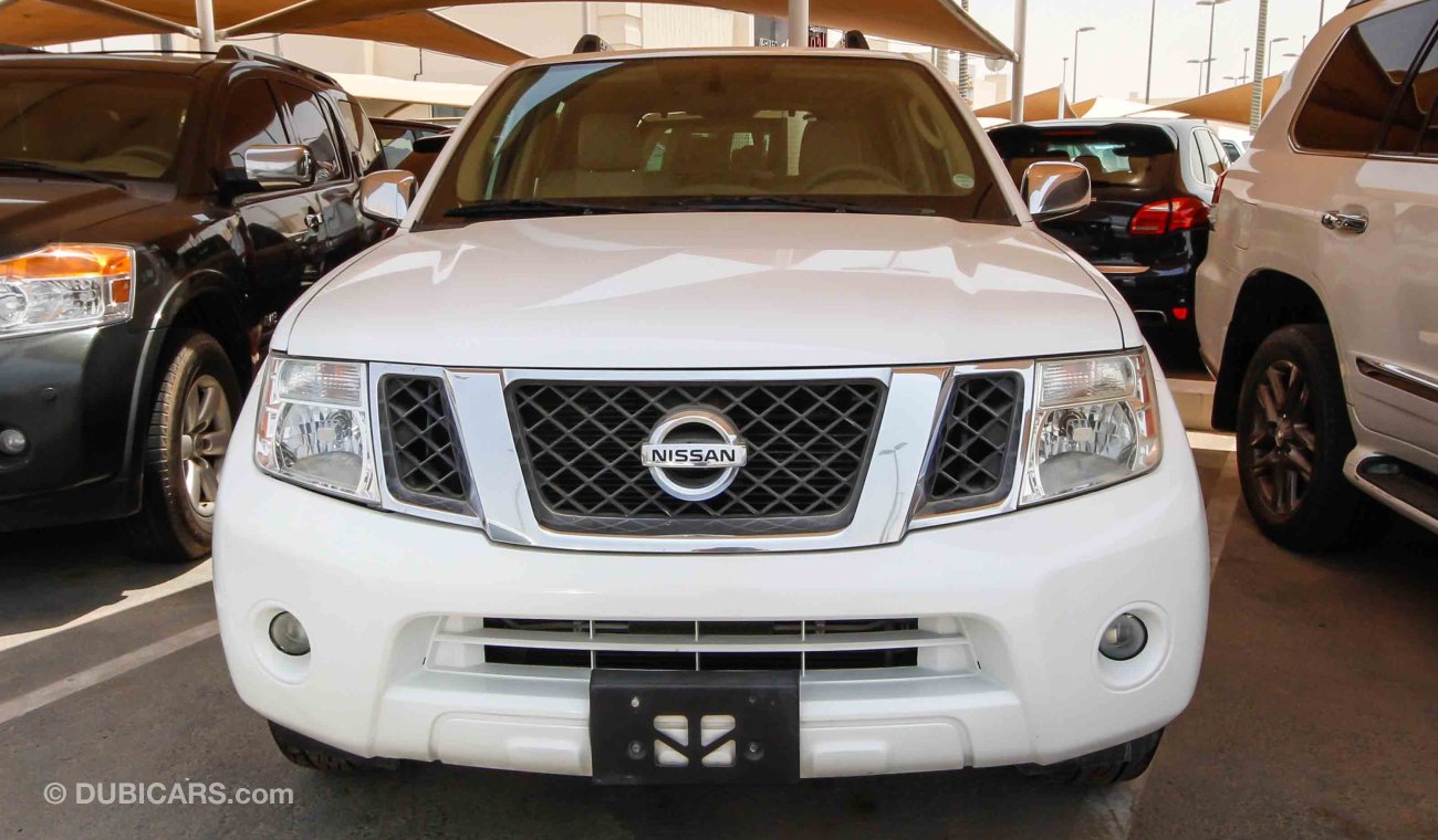 Nissan Pathfinder SE