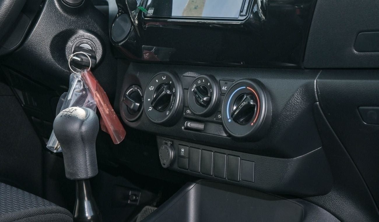 تويوتا هيلوكس 2.4L DLX