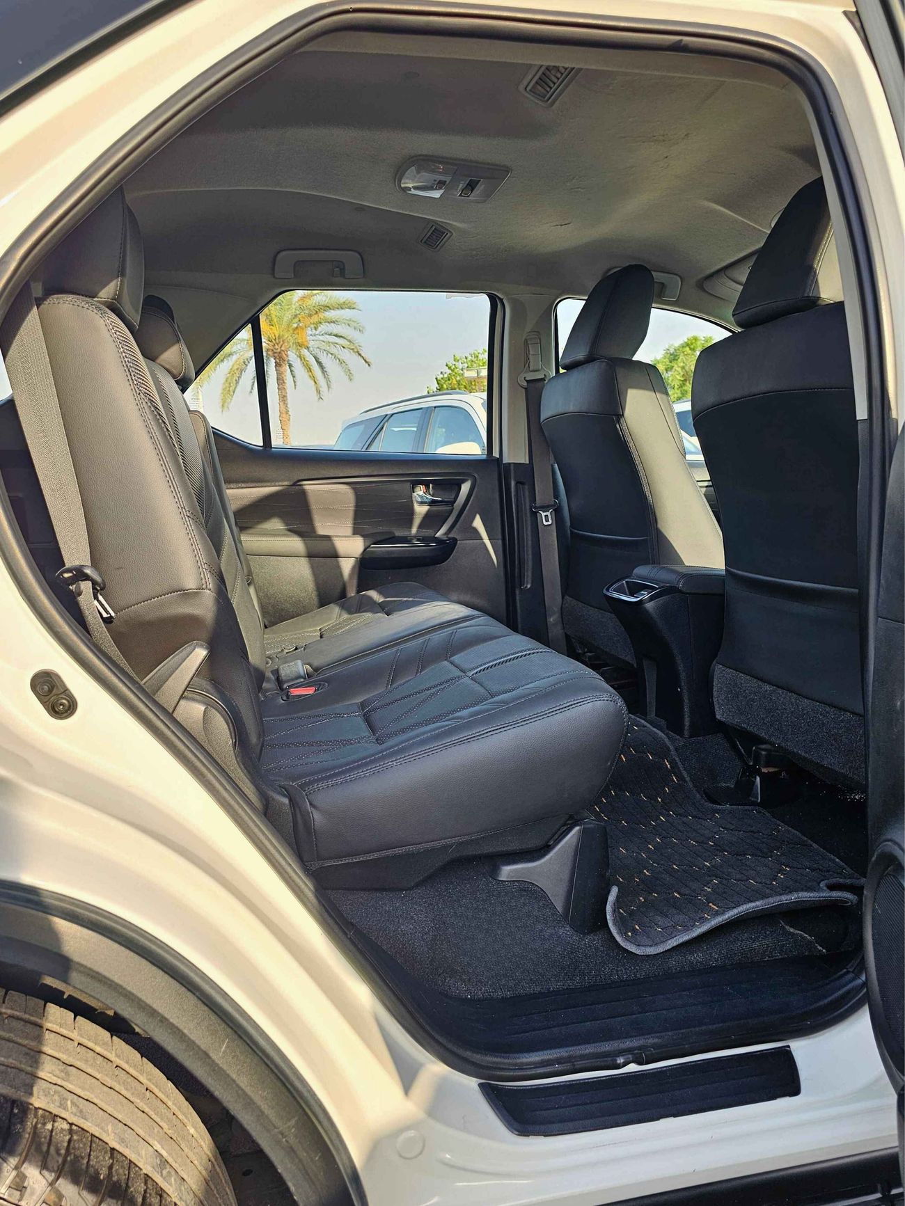 تويوتا فورتونر EXR V4/ 4WD/ DVD REAR CAMERA/ LEATHER SEATS/ LOT# 96570