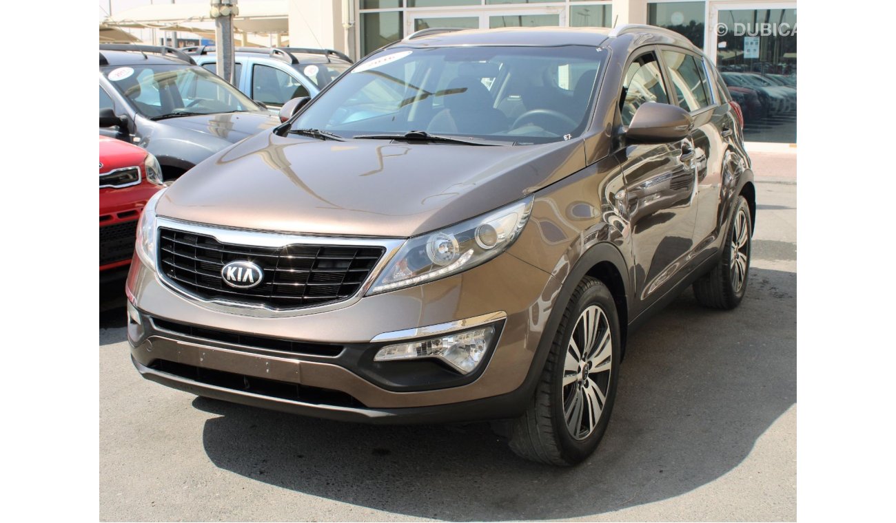 Kia Sportage AWD - ACCIDENTS FREE - GCC SPECS - CAR IS IN PERFECT CONDITION INSIDE OUT