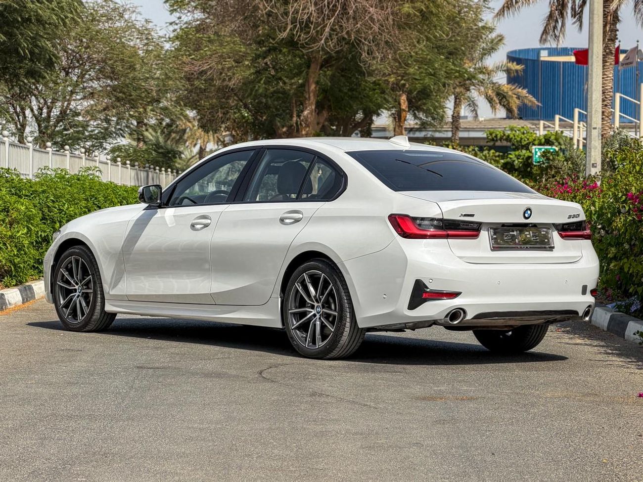 بي أم دبليو 330i Exclusive 2.0L (255 HP)