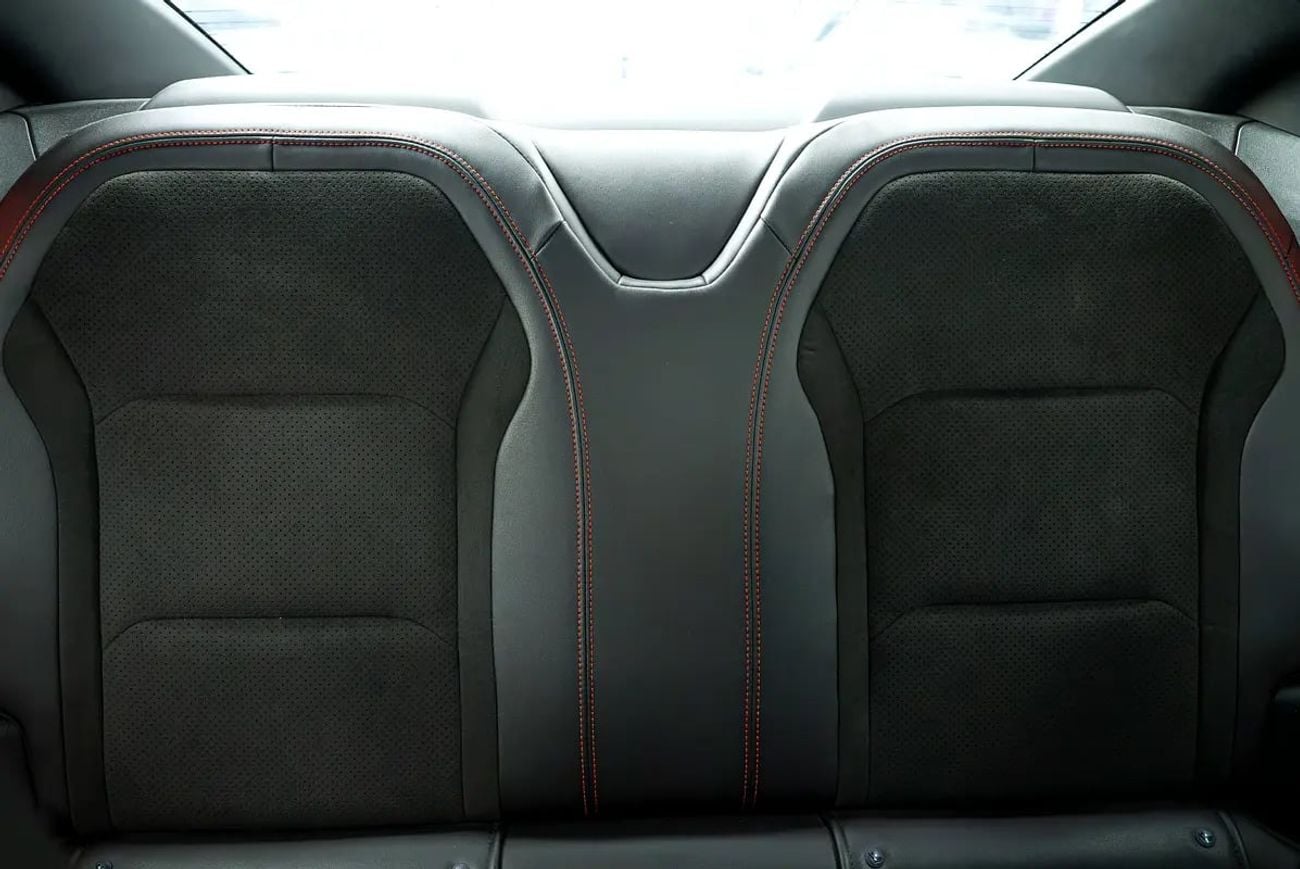 شيفروليه كامارو ZL1 ألياف الكربون 650 HP LT4 V8 | ZL1 1LE TRACK PACKAGE | 6-SPEED MANUAL