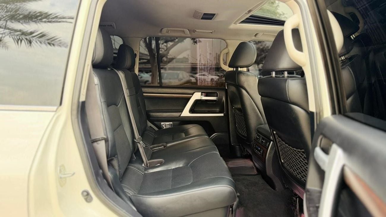 Toyota Land Cruiser 2019 | 4.5L DIESEL | AT | RHD | HEAVY BULL BAR WITH LED FOCUSED LIGHTS | PUSH START ENGINE | REAR CL