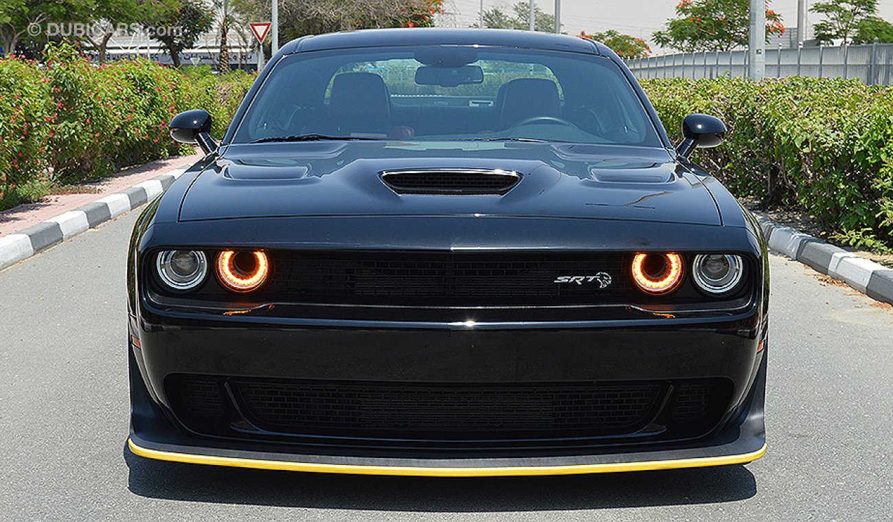 دودج تشالينجر Hellcat WIDEBODY, 6.2L V8, 707hp, GCC with Warranty until 2021 # NEW TIRES (RAMADAN OFFER)