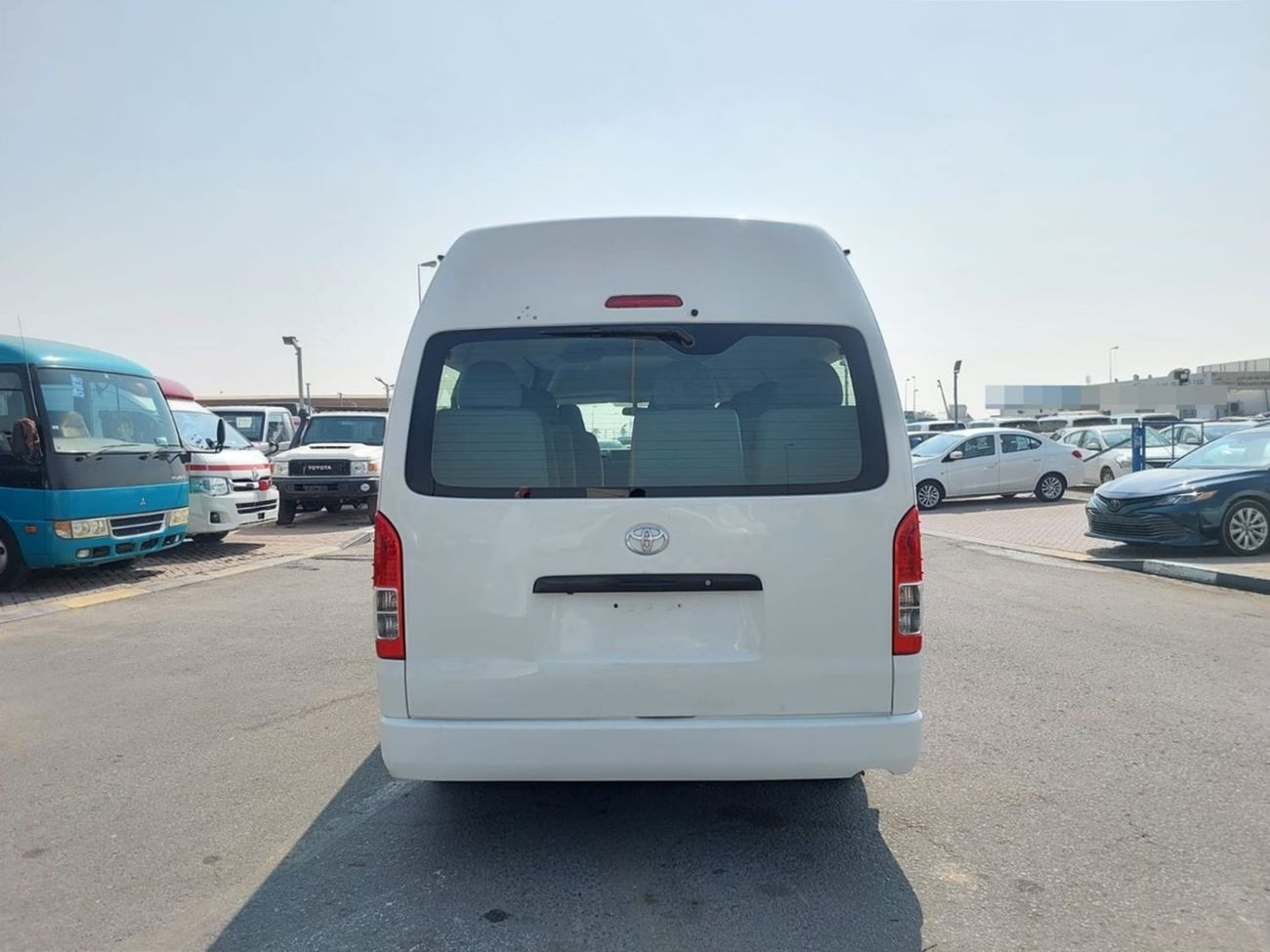 Toyota Hiace TOYOTA HIACE COMMUTER VAN RHD 2017 MODEL 2.7 L PETROL AUTOMATIC(PM77975)