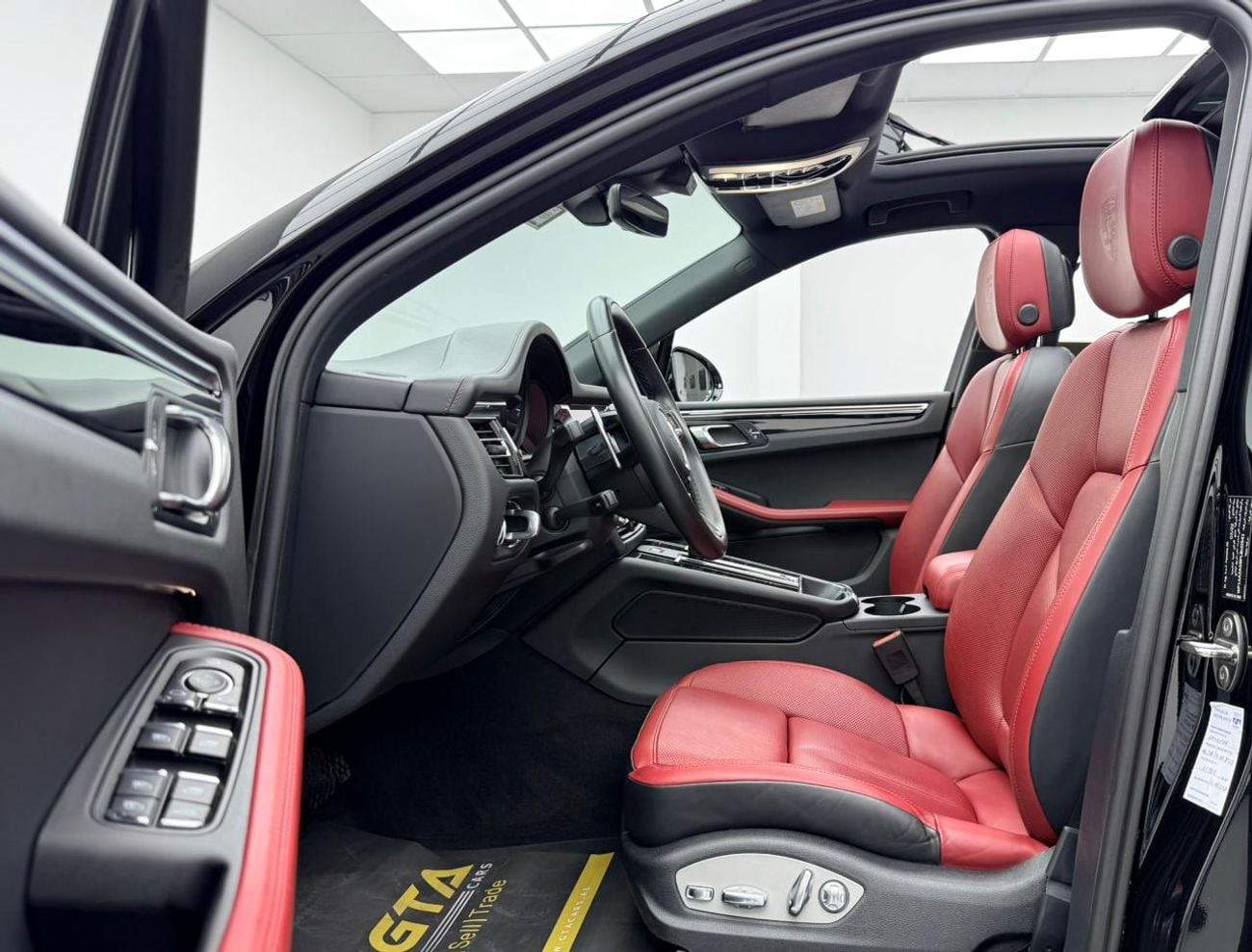 Porsche Macan STD 2023 Porsche Macan, Porsche Warranty+Full Service History, GCC