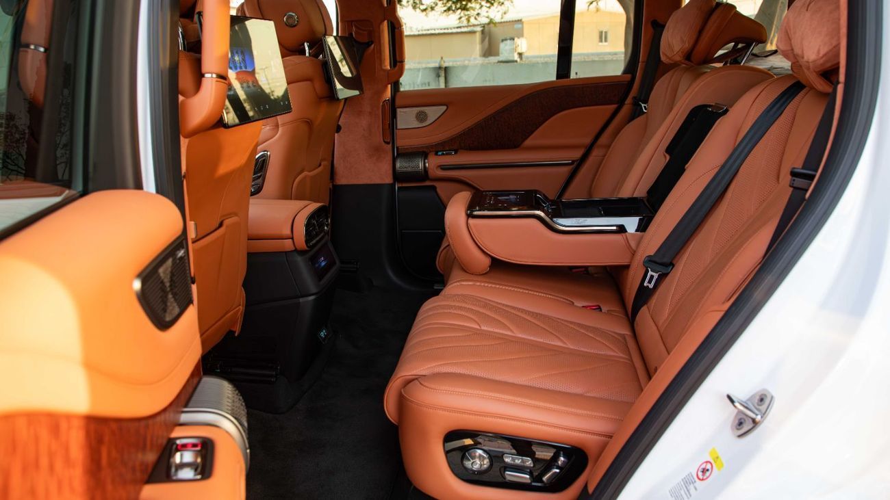 Yangwang U8 DM-i PREMIUM EDITION | 22" Alloy with Float Mode | 2025 | For Local Registration +10%