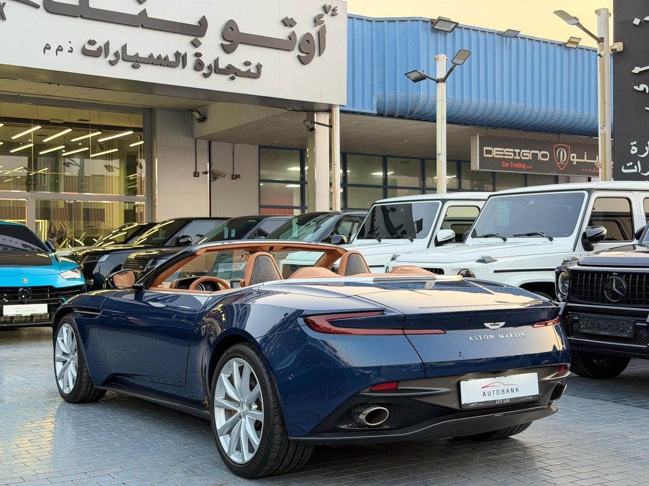 أستون مارتن DB11 Volante 4.0L