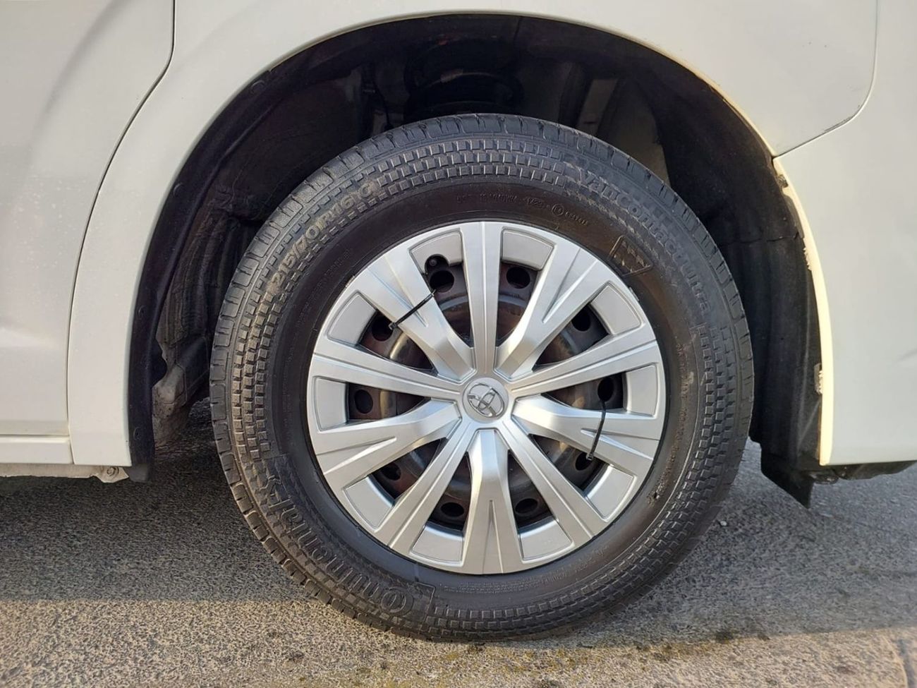 Toyota Hiace TOYOTA HIACE VAN RHD 2021 MODEL 2.8 L DIESEL AUTOMATIC(PM22720)