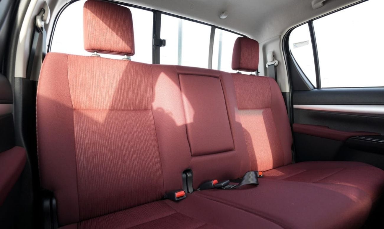 تويوتا هيلوكس SR5 2.7L 4WD A/T