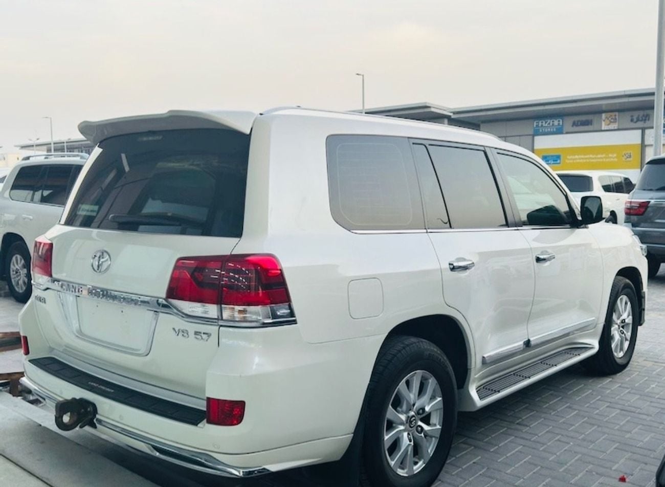 Toyota Land Cruiser GXR Toyota Land Cruiser 2018 v8 5.7 full options