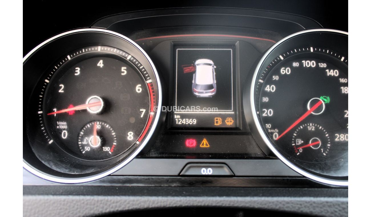 Volkswagen Golf GTI ACCIDENTS FREE - GCC - PERFECT CONDITION INSIDE OUT - 2000 CC - FULL OPTION