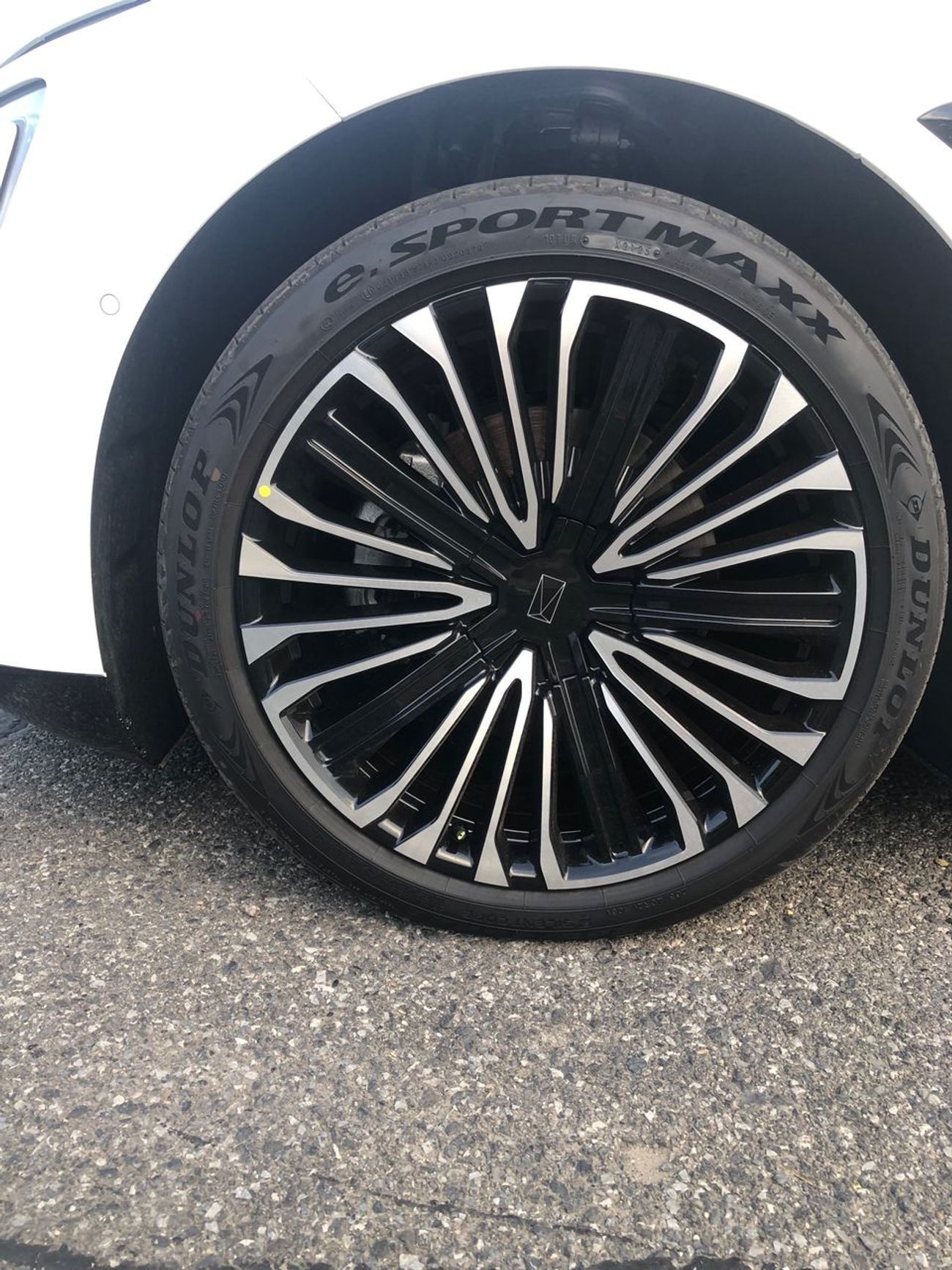 أفاتر 12 Luxury RWD