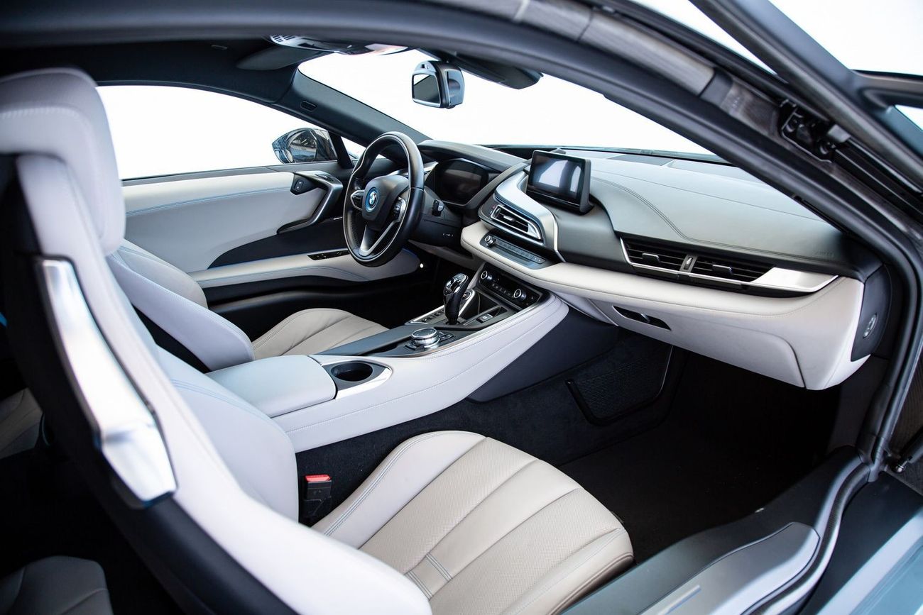 بي أم دبليو i8 Std