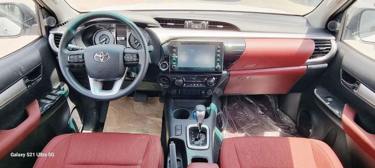 تويوتا هيلوكس SR5 2.4L DIESEL 4X4 A/T MY2026