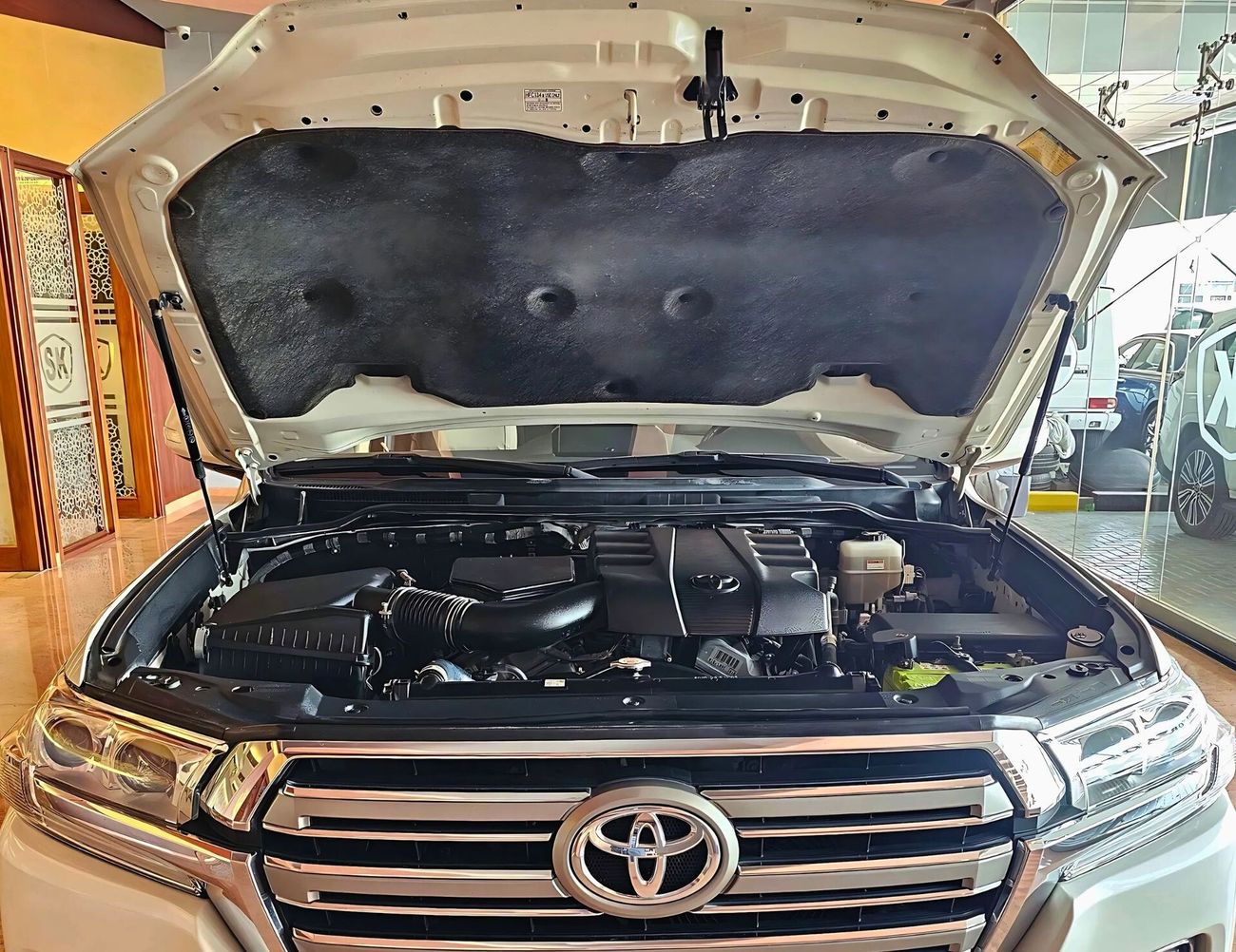 Toyota Land Cruiser GXR V6/ SUNROOF/ WARANTY/ FSH/ SINGLE USER/ LEATHER/ FREE REGISTERATION/ 2266 MONTHLY /LOT#20936