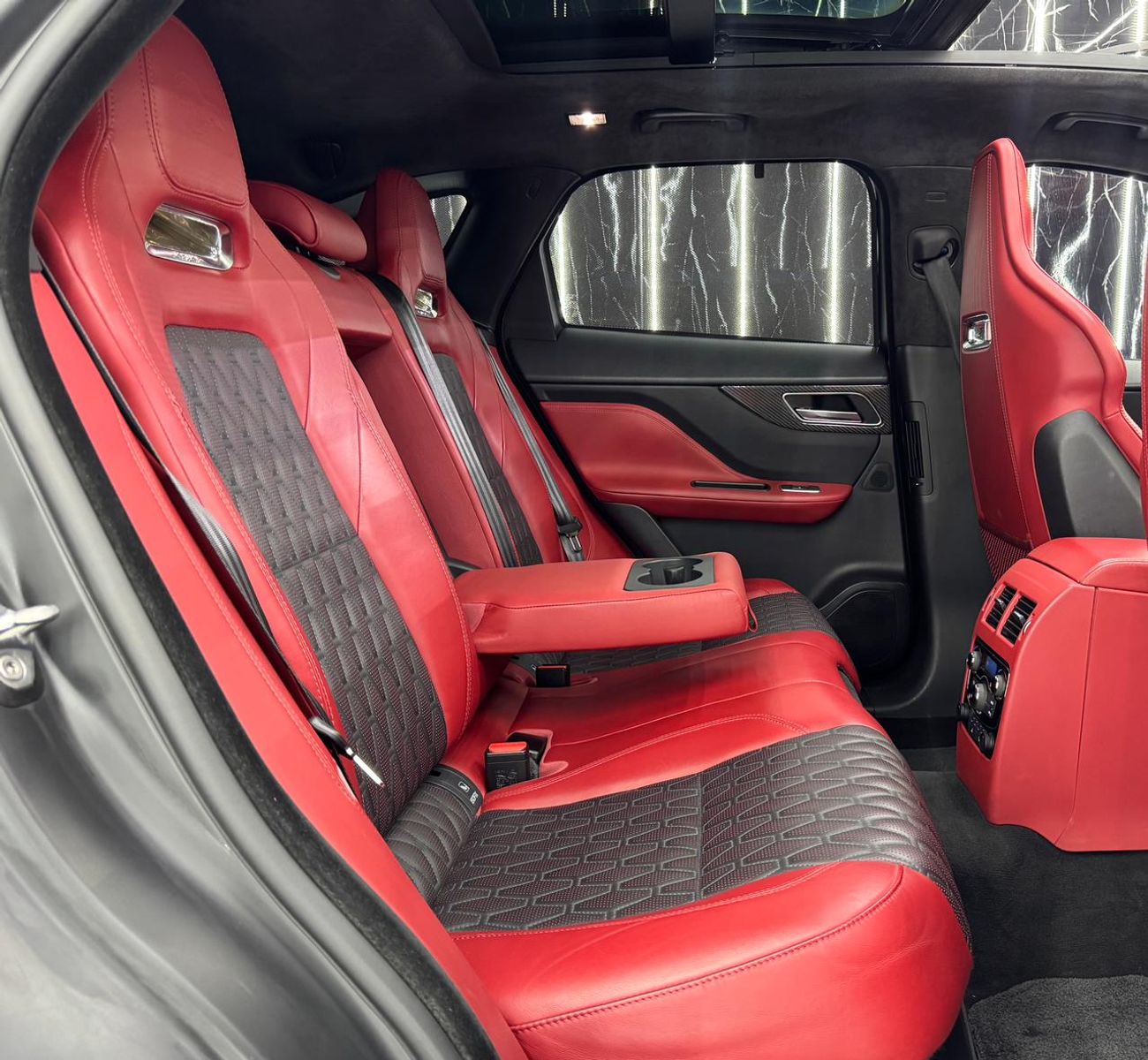 جاكوار F بيس SVR 5.0L