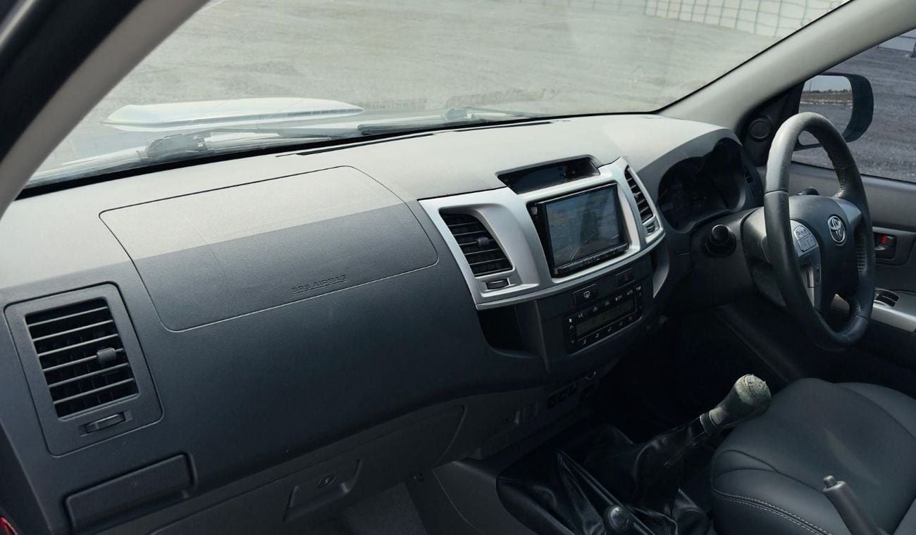 تويوتا هيلوكس 3.0L Diesel MT | OFF Road Tyres | ALLOY RIMS | ROLL BAR | GOOD CONDITION