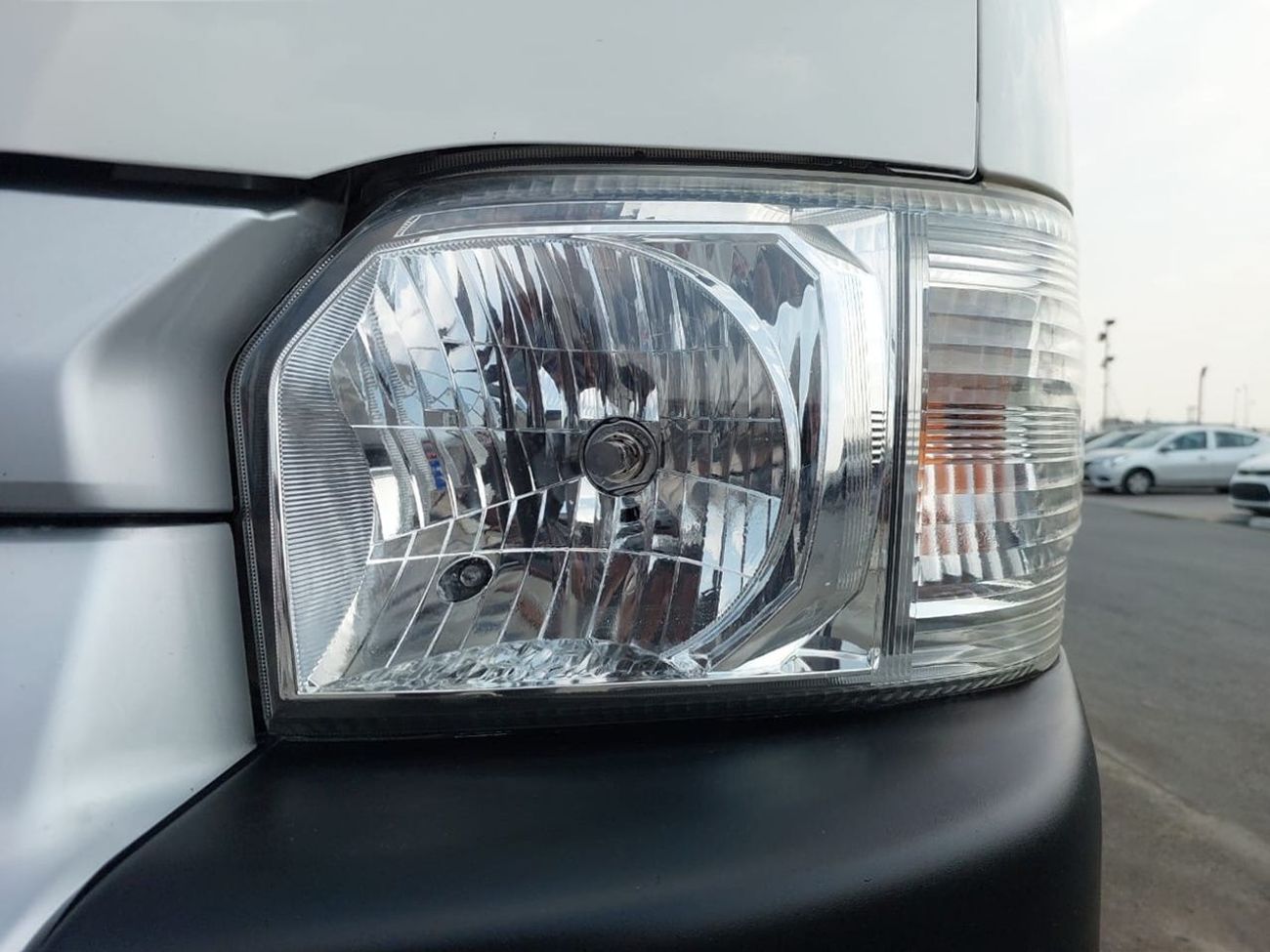 Toyota Hiace TOYOTA HIACE VAN RHD 2015 MODEL 3.0 L DIESEL AUTOMATIC(PM15267)