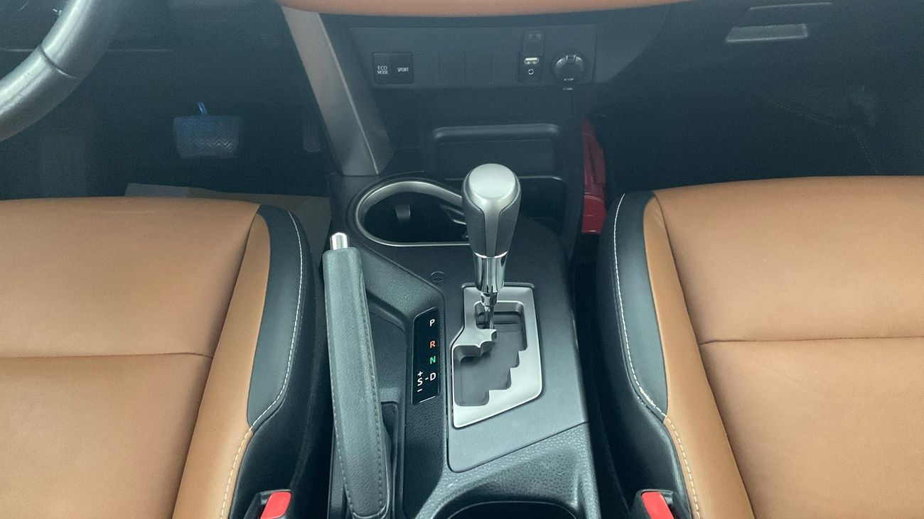 تويوتا راف ٤ 2.5 VXR 4WD NAV LHR AUTO | شامل الضمان | 0 ﺪﻔﻋﺓ ﺃﻮﻟﻯ