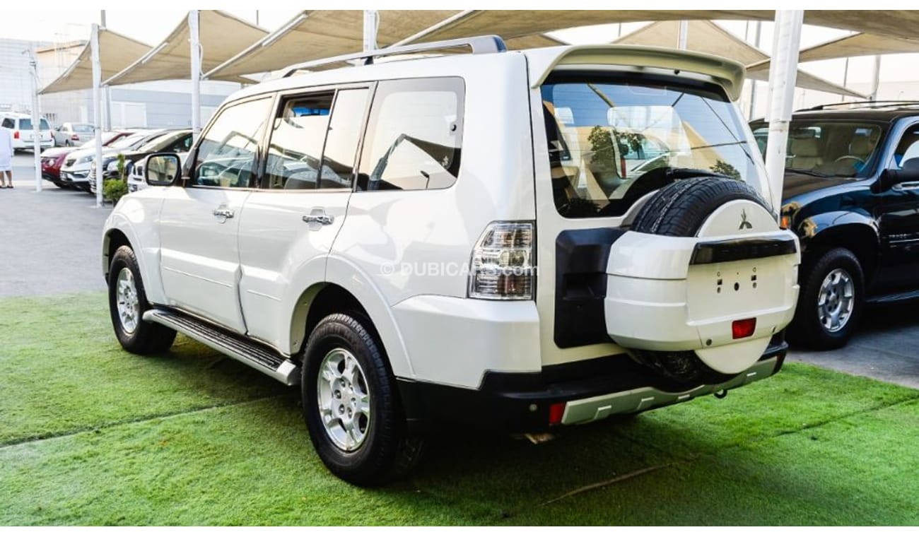Mitsubishi Pajero Mitsubishi Bajero Model 2007 GCC  White coulour  very good condition1