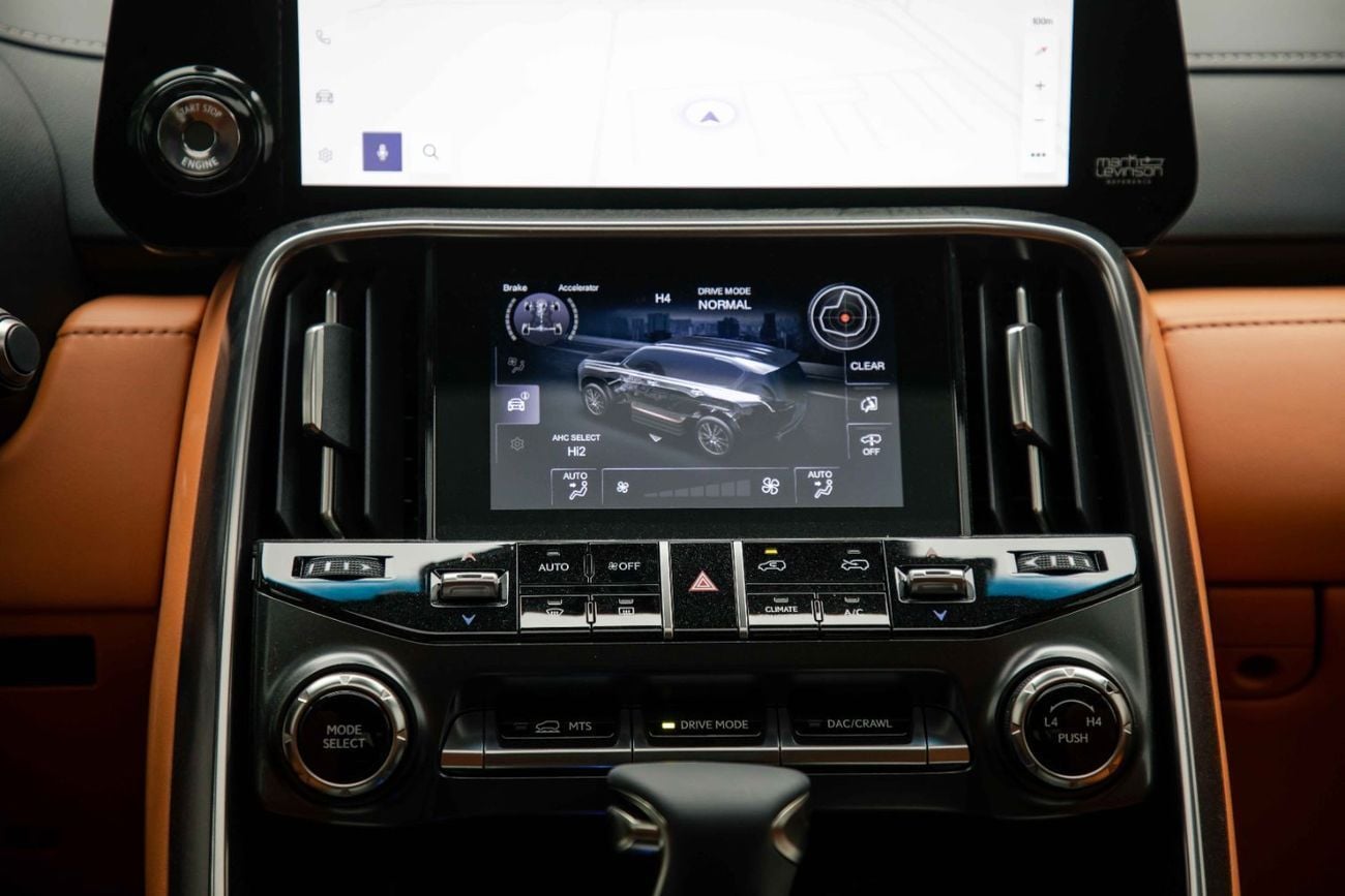 لكزس LX 600 VIP 3.5L - Sonic Quartz Inside VIP Sunflair | Export Only