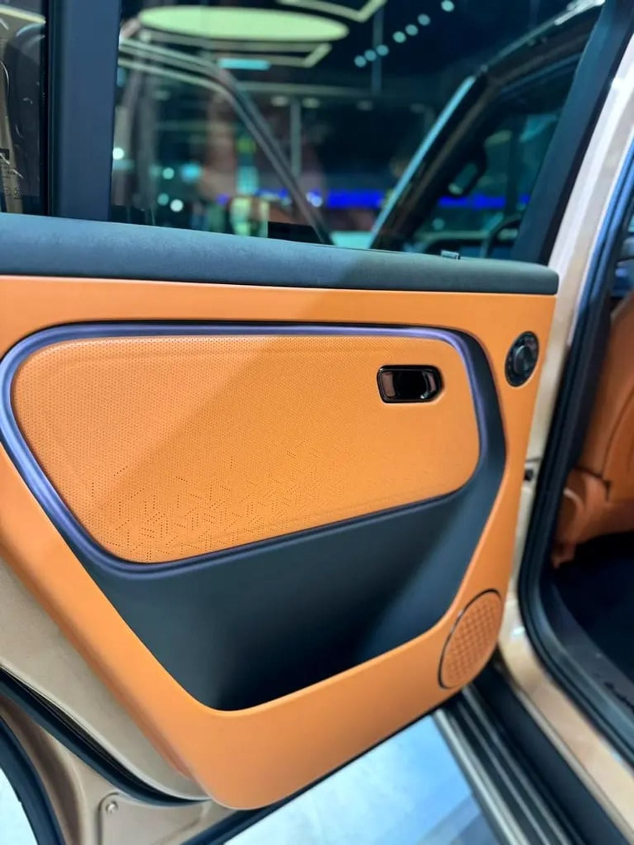 روكس أداماس فيرست كلاس 7 SEATER
