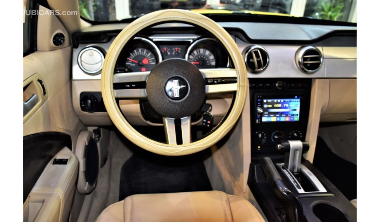 فورد موستانج ONLY 129000 KM! FORD MUSTANG GT 2005 Model in Black with Yellow Stripes Color! GCC Specs