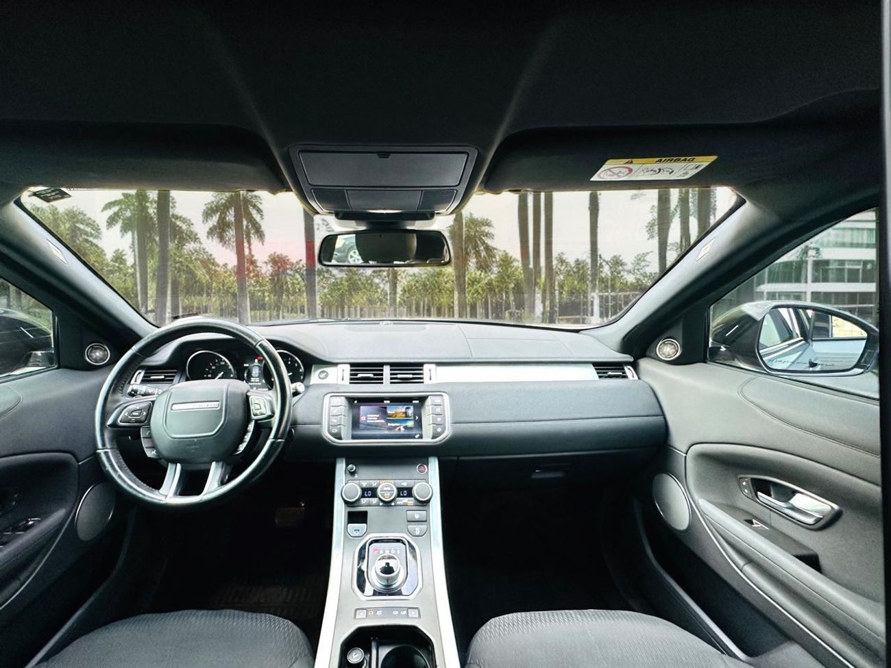 لاند روفر رانج روفر إيفوك SE 2.0L SUV (5 Door) | 2016 | GCC SPECS | AED 1,220 PER MONTH