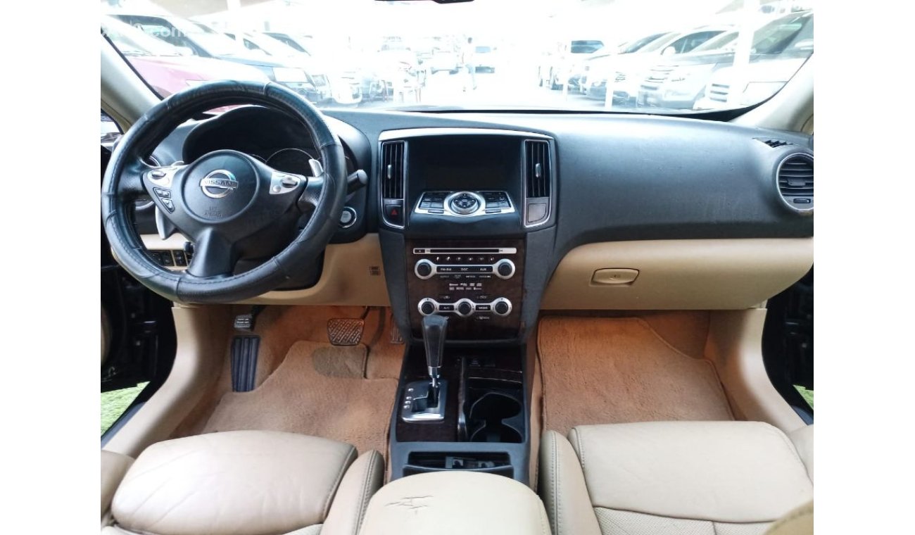 Nissan Maxima Gulf model 2011 number one hatch leather wheels, cruise control, in excellent condition, you do not