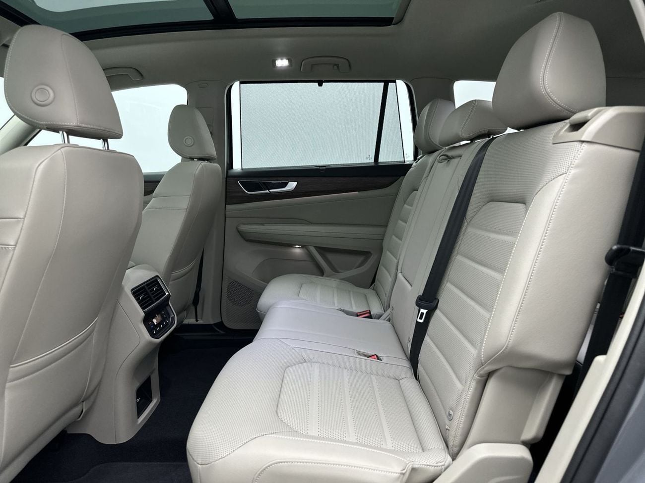 فولكس واجن تيرامونت 34,100 AED SAVINGS from New Car