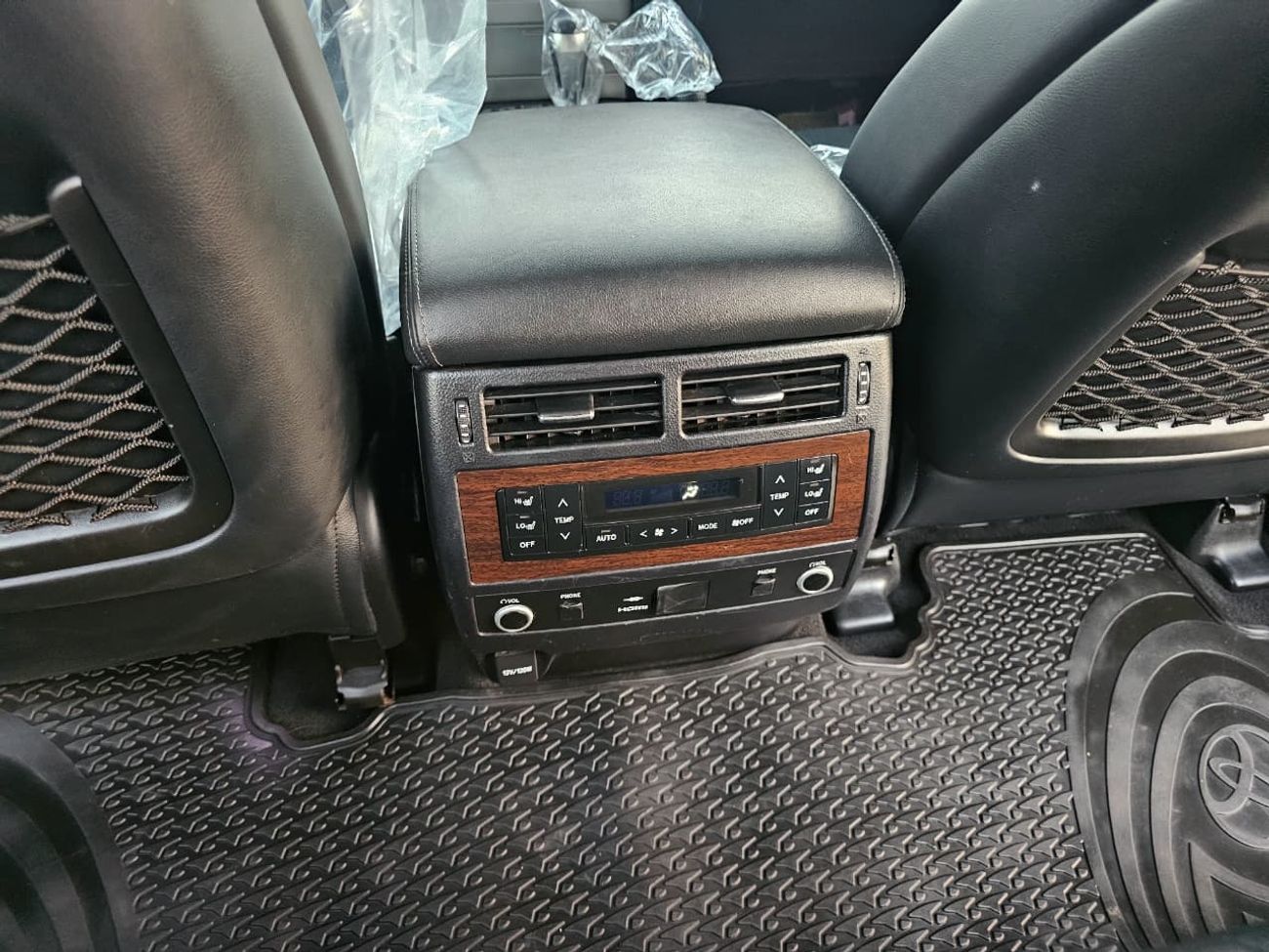 Toyota Land Cruiser 2019 TOYOTA LAND CRUISER V8 SAHARA