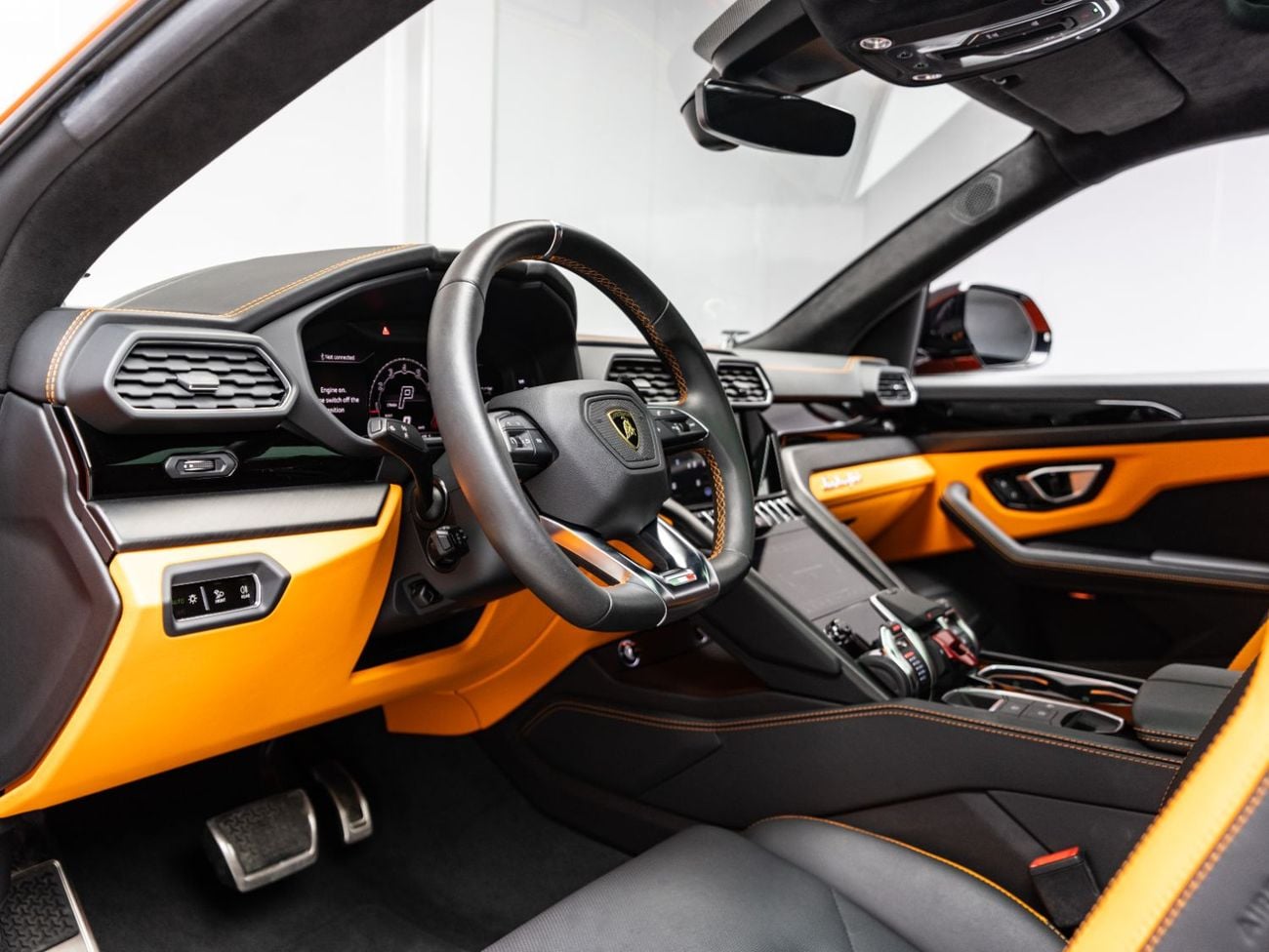 لامبورغيني اوروس S BUY NOW, PAY 2027 | THE BLACKLINE STANDARD | 1 Year Blackline Warranty, GCC, Low KMs
