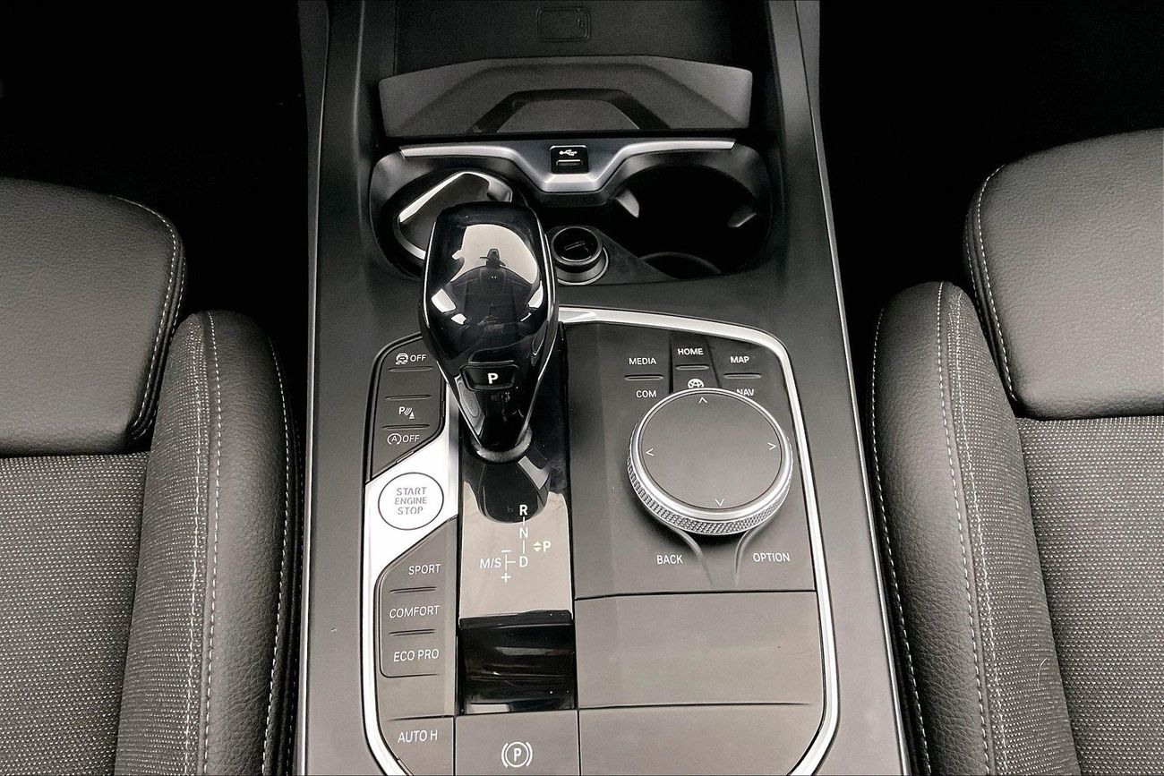 بي أم دبليو 120i Joy Edition | عرض العيد الحصري | خالية من أضرار الفيضانات